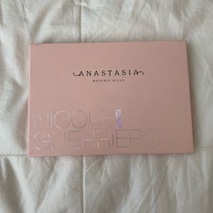 Anastasia Beverly Hills Nicole Guerriero Glow Kit